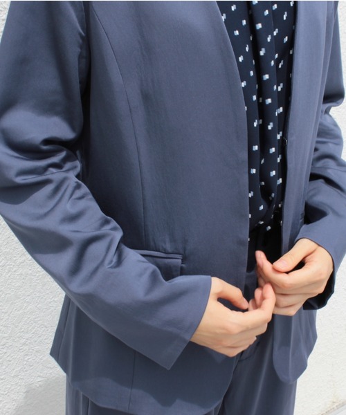 fleur by mint breeze(フルールバイミントブリーズ)の「ストレッチサテン ノーカラー ジャケット(ノーカラージャケット・レディース・ブルー/チャコールグレー・M/5L/3L/4L/L/LL)」の5枚目の写真