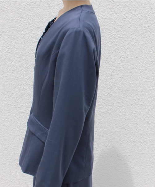 fleur by mint breeze(フルールバイミントブリーズ)の「ストレッチサテン ノーカラー ジャケット(ノーカラージャケット・レディース・ブルー/チャコールグレー・M/5L/3L/4L/L/LL)」の7枚目の写真