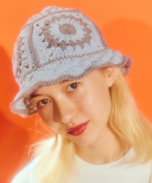 WC（ダブル シー）の「クロシェ編みニットハット（ハット・レディース・パープル/ネイビー/アイボリー/ブラック/サックスブルー・FREE）」の4枚目の写真