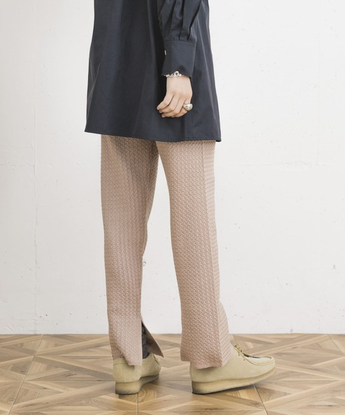 UR Lab.（アーバンリサーチラボ）の「ケーブルニットパンツ（その他パンツ・レディース・チャコールグレー/ベージュ・FREE）」の3枚目の写真