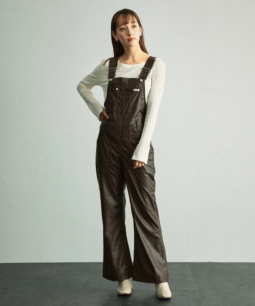 Wrangler（ラングラー）の「フェイクレザー フレアーオーバーオール（サロペット/オーバーオール・レディース・ブラック/ブラウン・SMALL/MEDIUM/X-SMALL）」の8枚目の写真