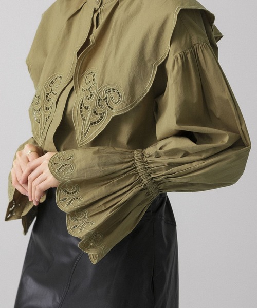 KBF(ケイビーエフ)の「スカラップ襟SETブラウス(シャツ/ブラウス・レディース・カーキ/オフホワイト/ブラック・ONE)」の21枚目の写真