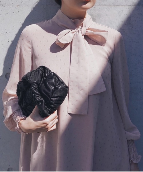 kaene（カエン）の「ラメドビーシャーリングワンピース（ドレス・レディース・ブラック/グレイッシュベージュ・1/2）」の15枚目の写真