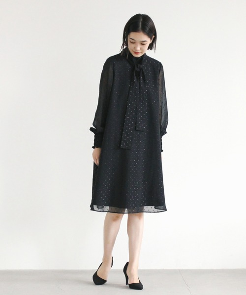 kaene（カエン）の「ラメドビーシャーリングワンピース（ドレス・レディース・ブラック/グレイッシュベージュ・1/2）」の14枚目の写真