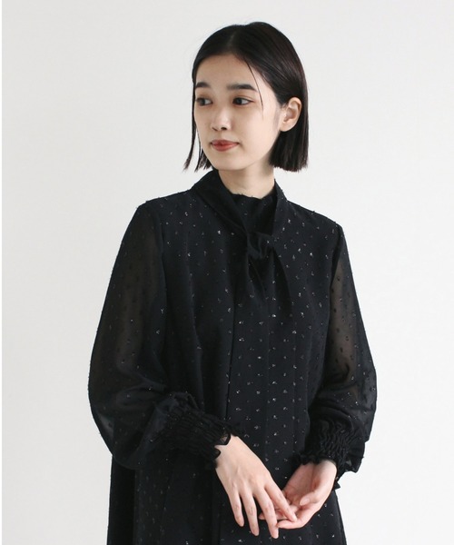 kaene（カエン）の「ラメドビーシャーリングワンピース（ドレス・レディース・ブラック/グレイッシュベージュ・1/2）」の8枚目の写真