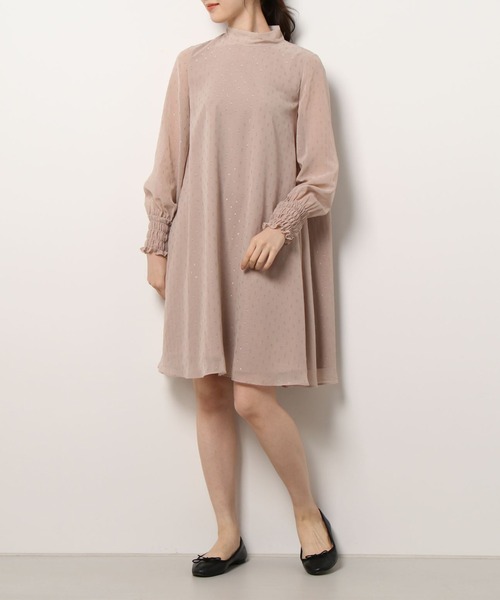 kaene（カエン）の「ラメドビーシャーリングワンピース（ドレス・レディース・ブラック/グレイッシュベージュ・1/2）」の9枚目の写真