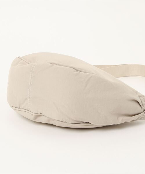 florist（フローリスト）の「【ユニセックス】ハーフムーンショルダーバッグ/ボディバッグ（ショルダーバッグ・レディース・オレンジ/グリーン/オフホワイト/ブラック/マスタード/ワイン/ブルー/グレー・FREE）」の19枚目の写真