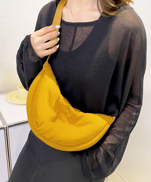 florist（フローリスト）の「【ユニセックス】ハーフムーンショルダーバッグ/ボディバッグ（ショルダーバッグ・レディース・オレンジ/グリーン/オフホワイト/ブラック/マスタード/ワイン/ブルー/グレー・FREE）」の6枚目の写真