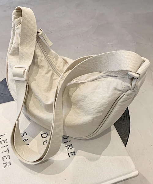 florist（フローリスト）の「【ユニセックス】ハーフムーンショルダーバッグ/ボディバッグ（ショルダーバッグ・レディース・オレンジ/グリーン/オフホワイト/ブラック/マスタード/ワイン/ブルー/グレー・FREE）」の15枚目の写真