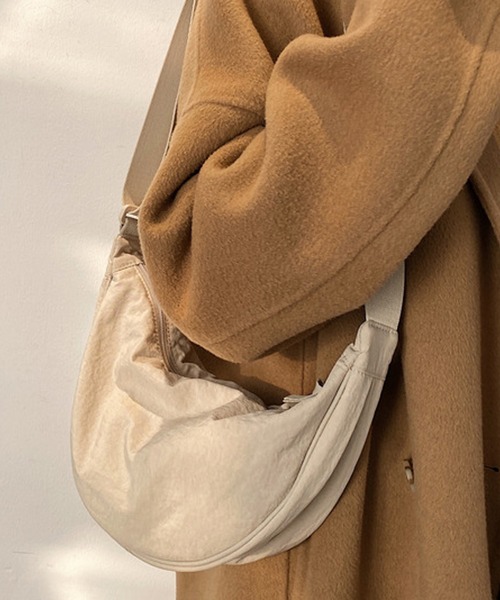 florist（フローリスト）の「【ユニセックス】ハーフムーンショルダーバッグ/ボディバッグ（ショルダーバッグ・レディース・オレンジ/グリーン/オフホワイト/ブラック/マスタード/ワイン/ブルー/グレー・FREE）」の20枚目の写真