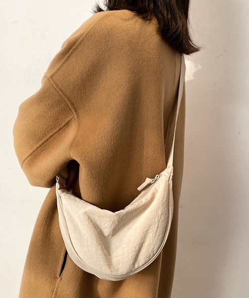 florist（フローリスト）の「【ユニセックス】ハーフムーンショルダーバッグ/ボディバッグ（ショルダーバッグ・レディース・オレンジ/グリーン/オフホワイト/ブラック/マスタード/ワイン/ブルー/グレー・FREE）」の9枚目の写真