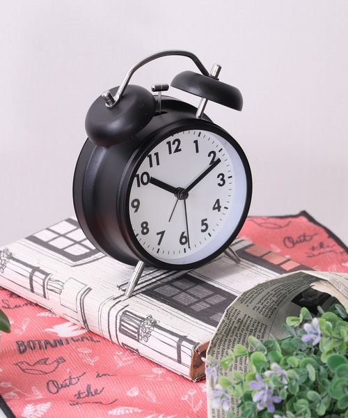 emesuelee（エメスーリー）の「アラームクロック レトロ（置時計）」 WEAR