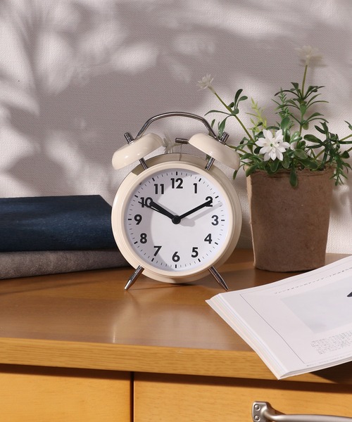 emesuelee（エメスーリー）の「アラームクロック レトロ（置時計）」 WEAR