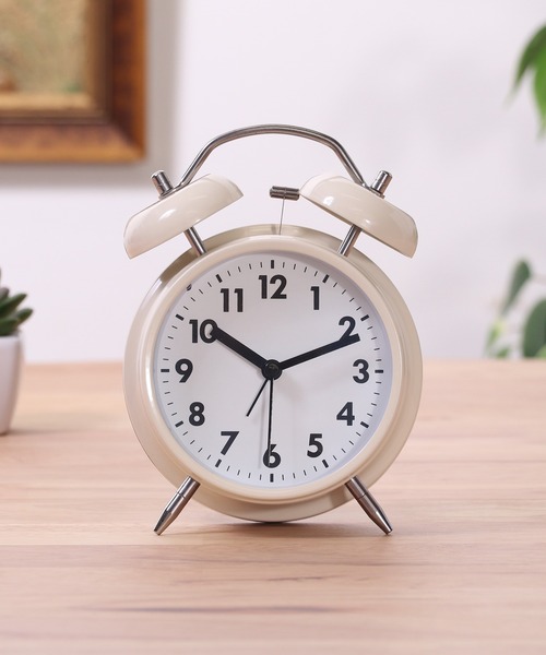 emesuelee（エメスーリー）の「アラームクロック レトロ（置時計）」 WEAR