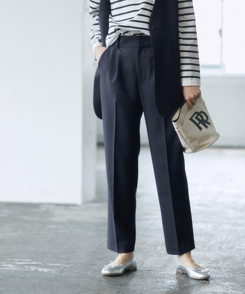 ROPE'（ロペ）の「【洗える】エステルソフトツイルイージータックテーパードパンツ /一部店舗限定（その他パンツ・レディース・ネイビー/オフホワイト・38）」の2枚目の写真