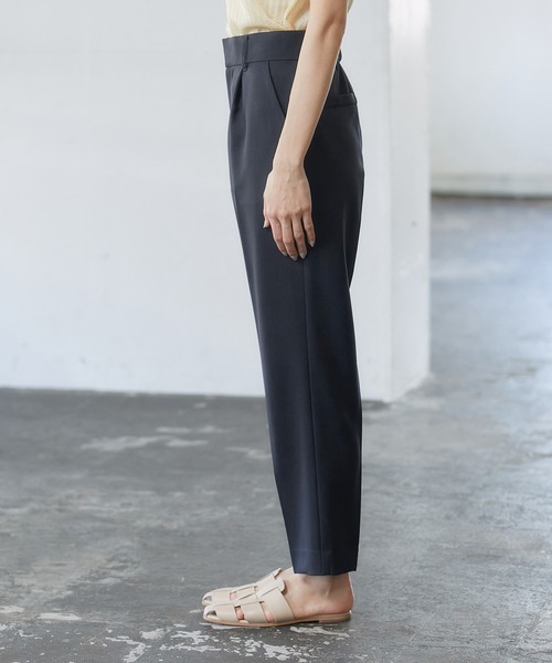 ROPE'（ロペ）の「【洗える】エステルソフトツイルイージータックテーパードパンツ /一部店舗限定（その他パンツ・レディース・ネイビー/オフホワイト・38）」の8枚目の写真