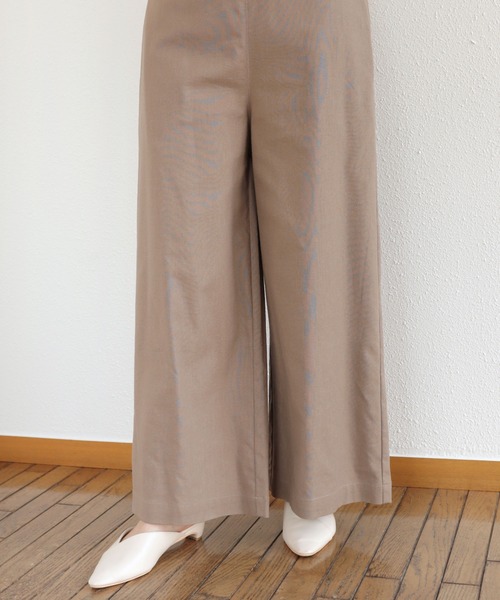 andme(アンドミー)の「リネン混ワイドキャミサロペット(サロペット/オーバーオール・レディース・ブラック/ブラウン/ライトカーキ/グレイッシュベージュ/キナリ/ネイビー/テラコッタ/カーキ・M/L)」の13枚目の写真