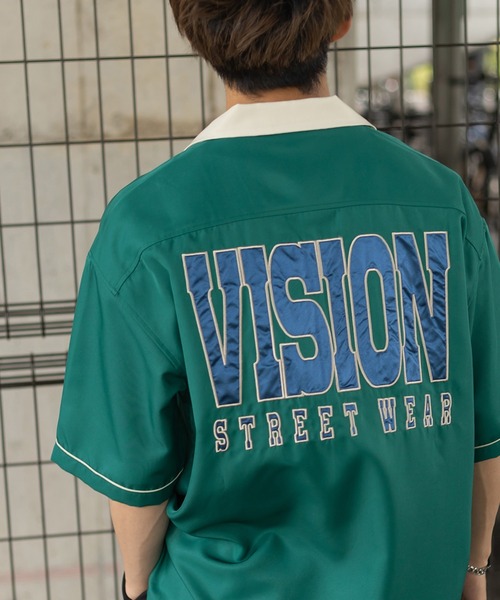 VISION STREET WEAR(ヴィジョンストリートウェア)の「【VISION STREET WEAR/ヴィジョンストリートウェア】ビッグロゴ襟配色ボーリングシャツ/オープンカラーシャツ/開襟シャツ/バックデザイン/ビッグシルエット(シャツ/ブラウス・メンズ・ブラック/グリーン/アイボリー/マスタード・M/L/XL)」の2枚目の写真