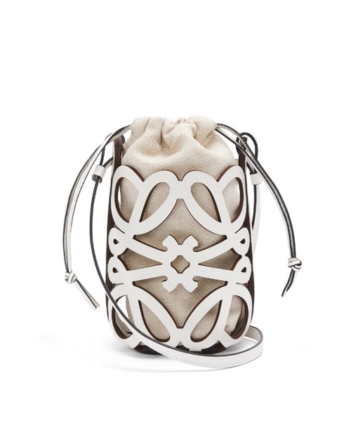 LOEWE(ロエベ)の「アナグラム カットアウト ポケット(クラシックカーフ&キャンバス)(ポーチ・レディース・タン/ホワイト×ブラック/ホワイト×ホワイト/ブルー系その他/オリーブ・ONE SIZE)」の2枚目の写真