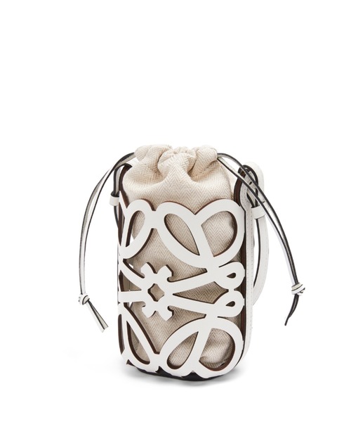 LOEWE(ロエベ)の「アナグラム カットアウト ポケット(クラシックカーフ&キャンバス)(ポーチ・レディース・タン/ホワイト×ブラック/ホワイト×ホワイト/ブルー系その他/オリーブ・ONE SIZE)」の10枚目の写真