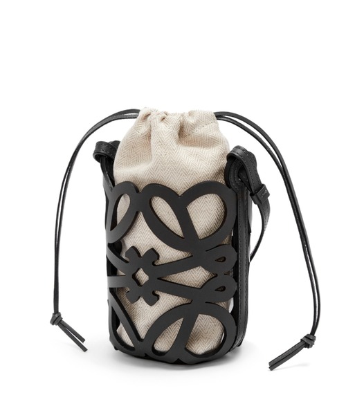 LOEWE(ロエベ)の「アナグラム カットアウト ポケット(クラシックカーフ&キャンバス)(ポーチ・レディース・タン/ホワイト×ブラック/ホワイト×ホワイト/ブルー系その他/オリーブ・ONE SIZE)」の14枚目の写真