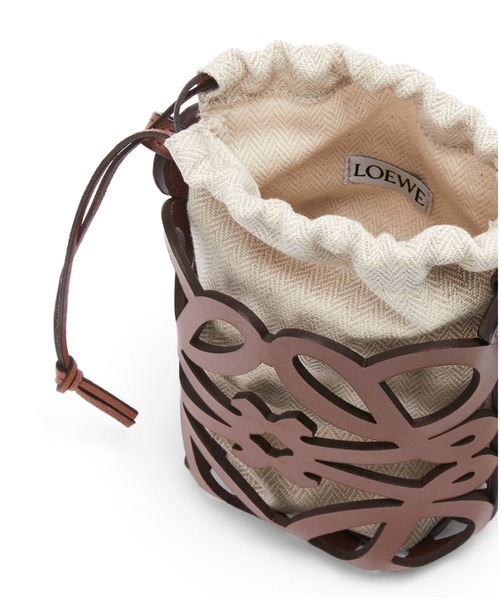 LOEWE(ロエベ)の「アナグラム カットアウト ポケット(クラシックカーフ&キャンバス)(ポーチ・レディース・タン/ホワイト×ブラック/ホワイト×ホワイト/ブルー系その他/オリーブ・ONE SIZE)」の20枚目の写真