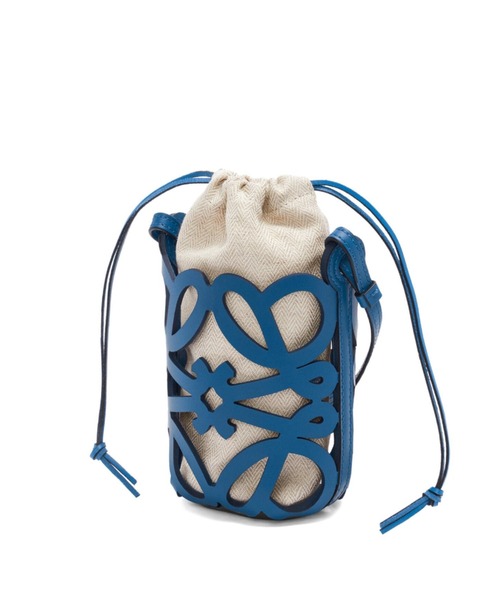 LOEWE(ロエベ)の「アナグラム カットアウト ポケット(クラシックカーフ&キャンバス)(ポーチ・レディース・タン/ホワイト×ブラック/ホワイト×ホワイト/ブルー系その他/オリーブ・ONE SIZE)」の9枚目の写真