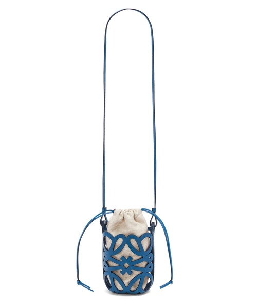 LOEWE(ロエベ)の「アナグラム カットアウト ポケット(クラシックカーフ&キャンバス)(ポーチ・レディース・タン/ホワイト×ブラック/ホワイト×ホワイト/ブルー系その他/オリーブ・ONE SIZE)」の8枚目の写真