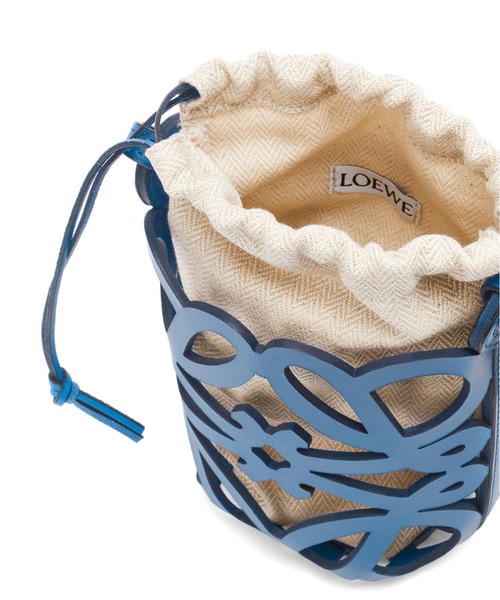 LOEWE(ロエベ)の「アナグラム カットアウト ポケット(クラシックカーフ&キャンバス)(ポーチ・レディース・タン/ホワイト×ブラック/ホワイト×ホワイト/ブルー系その他/オリーブ・ONE SIZE)」の7枚目の写真
