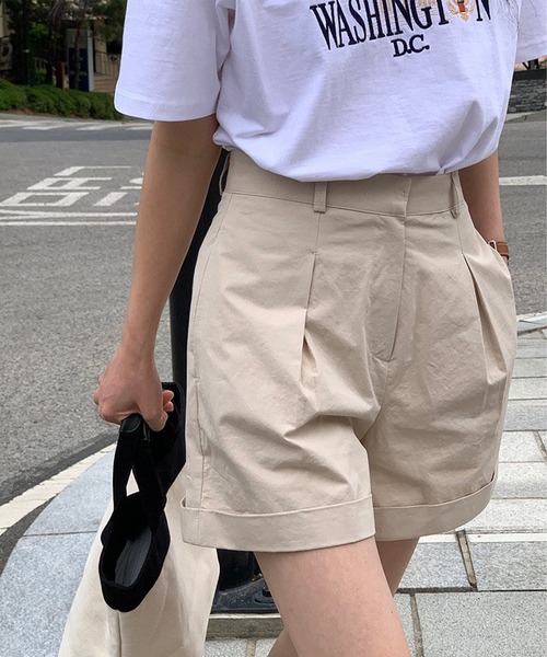 MUYMONA(ムイモナ)の「タック入り コットンショートパンツ mmw22s037【MUYMONA】【2022SS】(その他パンツ・レディース・ベージュ/スミクロ・M/S)」の2枚目の写真