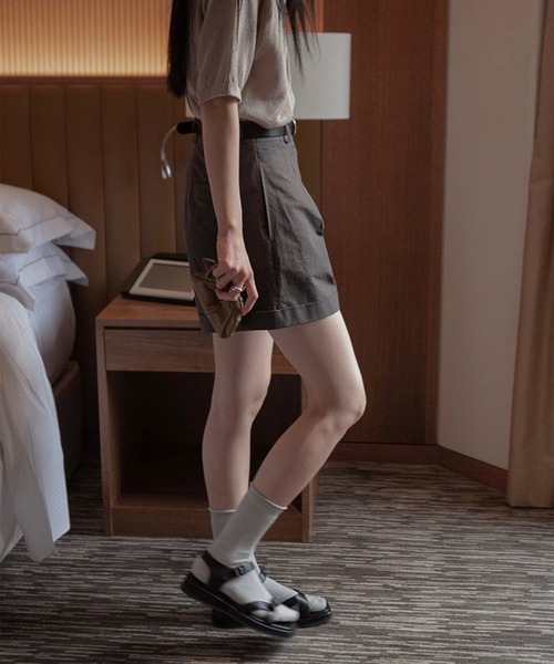 MUYMONA(ムイモナ)の「タック入り コットンショートパンツ mmw22s037【MUYMONA】【2022SS】(その他パンツ・レディース・ベージュ/スミクロ・M/S)」の4枚目の写真