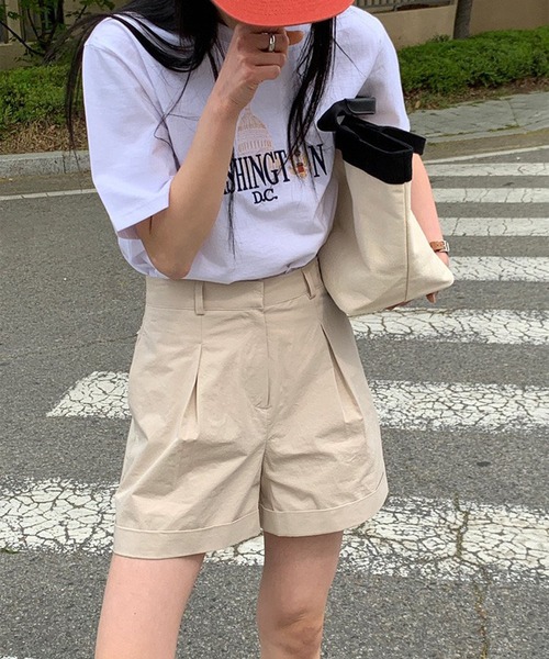 MUYMONA(ムイモナ)の「タック入り コットンショートパンツ mmw22s037【MUYMONA】【2022SS】(その他パンツ・レディース・ベージュ/スミクロ・M/S)」の3枚目の写真