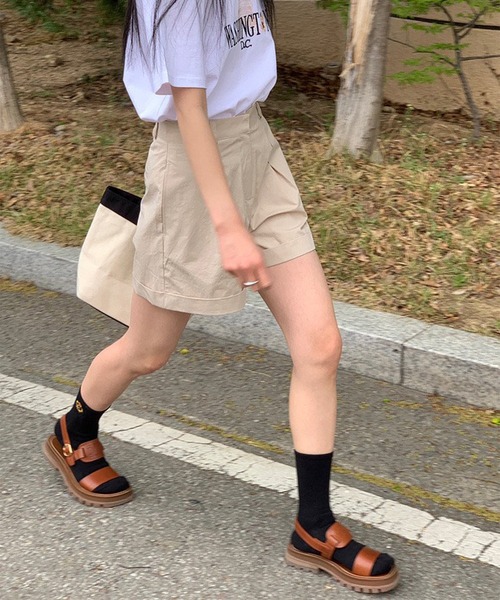 MUYMONA(ムイモナ)の「タック入り コットンショートパンツ mmw22s037【MUYMONA】【2022SS】(その他パンツ・レディース・ベージュ/スミクロ・M/S)」の12枚目の写真