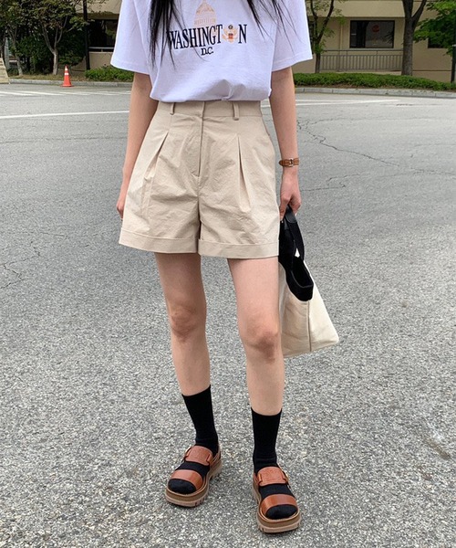 MUYMONA(ムイモナ)の「タック入り コットンショートパンツ mmw22s037【MUYMONA】【2022SS】(その他パンツ・レディース・ベージュ/スミクロ・M/S)」の9枚目の写真