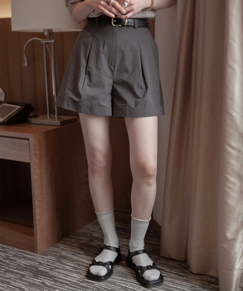 MUYMONA(ムイモナ)の「タック入り コットンショートパンツ mmw22s037【MUYMONA】【2022SS】(その他パンツ・レディース・ベージュ/スミクロ・M/S)」の13枚目の写真