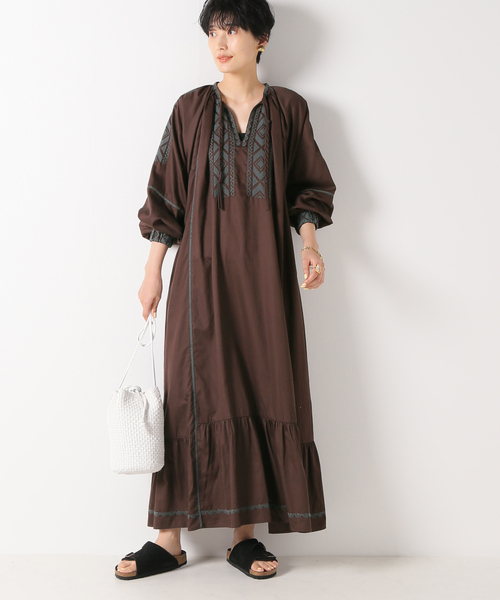 IENA（イエナ）の「maisonコットンシルクエンブロイダリーワンピース（ワンピース・レディース・ホワイト/ブラック/ブラウン・38/36）」の3枚目の写真