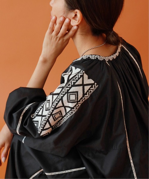 IENA（イエナ）の「maisonコットンシルクエンブロイダリーワンピース（ワンピース・レディース・ホワイト/ブラック/ブラウン・38/36）」の10枚目の写真