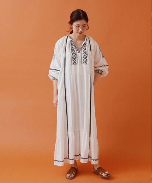 IENA（イエナ）の「maisonコットンシルクエンブロイダリーワンピース（ワンピース・レディース・ホワイト/ブラック/ブラウン・38/36）」の5枚目の写真