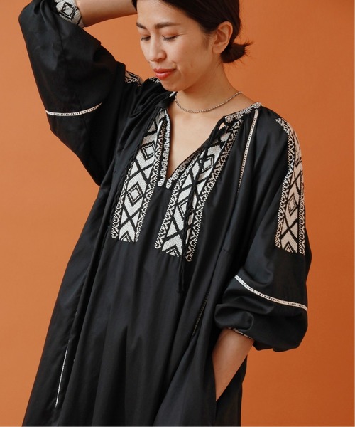 IENA（イエナ）の「maisonコットンシルクエンブロイダリーワンピース（ワンピース・レディース・ホワイト/ブラック/ブラウン・38/36）」の6枚目の写真