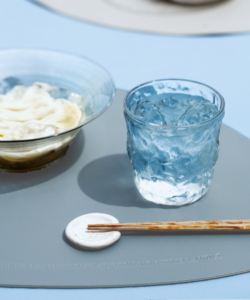 LAKOLE（ラコレ）の「【撥水】ぺブル型ランチョンマット / 283280（ランチョンマット/テーブルウェア・レディース・ライトグレー/ブラック/ブルー・FREE）」の3枚目の写真