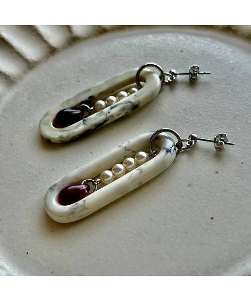 tone(トーン)の「【-lensa-】オーバルピアス(ホワイト)(MA)(ピアス(両耳用)・レディース・ホワイト・FREE)」の3枚目の写真