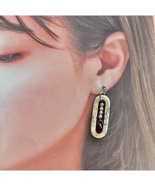 tone(トーン)の「【-lensa-】オーバルピアス(ホワイト)(MA)(ピアス(両耳用)・レディース・ホワイト・FREE)」の4枚目の写真