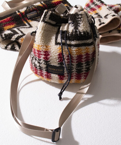 PENDLETON（ペンドルトン）の「【PENDLETON/ペンドルトン】別注HARDING ボアミニショルダー 巾着ショルダー 2WAY（ショルダーバッグ・メンズ・ホワイト系その他/ブラック系その他/ベージュ系その他・FREE）」の2枚目の写真