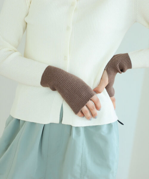 BeAMS DOT(ビームスドット)の「BeAMS DOT / 3way 配色 リブニットプルオーバー(ニット/セーター・レディース・ブラック/オフホワイト/ブルー・FREE)」の4枚目の写真