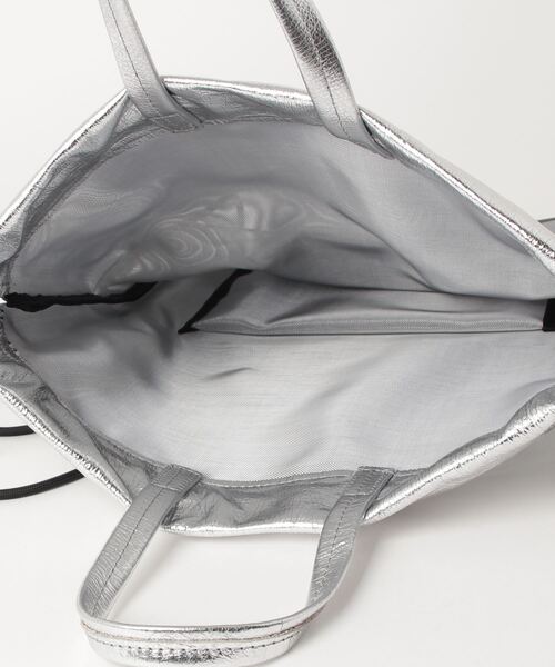 THE PURSE（ザパース  ）の「THE PURSE（ザパース）TULLE KNAPSACK/ナップザック（バックパック/リュック・レディース・シルバー・F）」の4枚目の写真