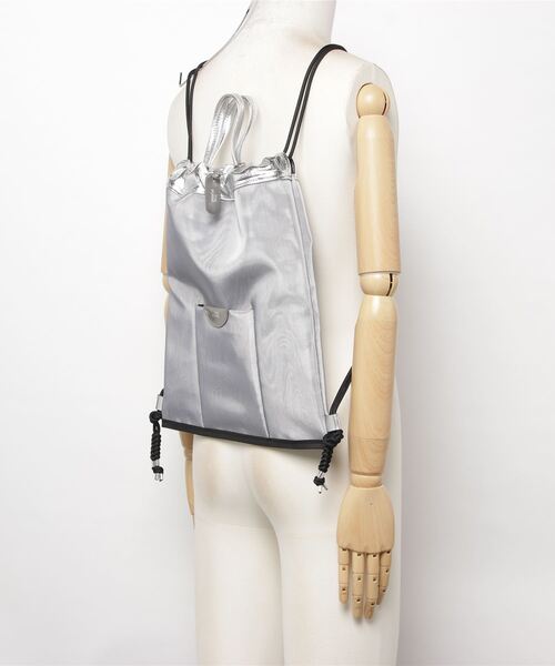 THE PURSE（ザパース  ）の「THE PURSE（ザパース）TULLE KNAPSACK/ナップザック（バックパック/リュック・レディース・シルバー・F）」の5枚目の写真
