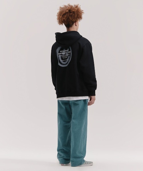 ISTKUNST（イストクンスト）の「A'GEM/9 × .kom『ISTKUNST/イストクンスト』LOGO & SMILEY HOOD ...