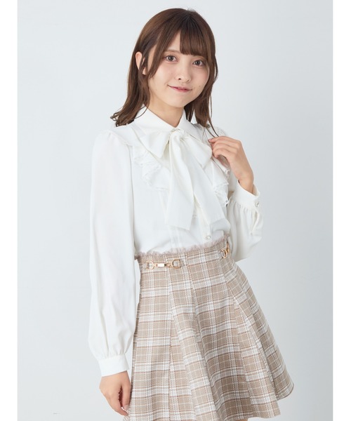 Ank Rouge(アンクルージュ)の「フレアーラッフルリボンタイブラウス(シャツ/ブラウス・レディース・オフホワイト/ピンク/ブラック・M)」の2枚目の写真