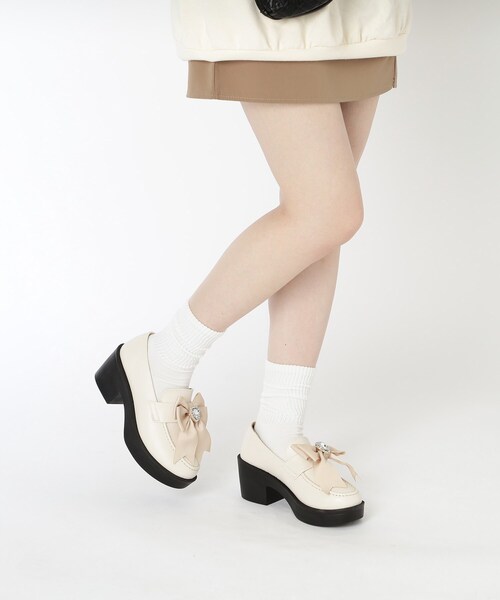 cs T&P（シーエスティーアンドピー）の「2WAYガーリーリボンボリュームローファー（パンプス・レディース・ブラック系1/アイボリー/ブラック・S/M/L/LL）」の7枚目の写真