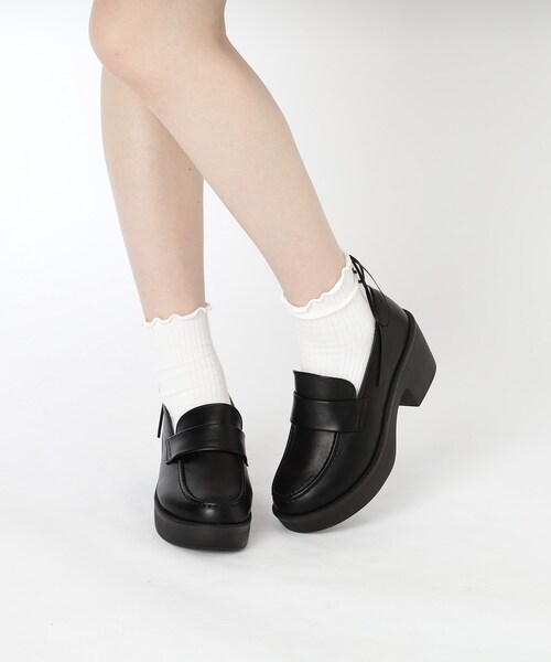 cs T&P（シーエスティーアンドピー）の「2WAYガーリーリボンボリュームローファー（パンプス・レディース・ブラック系1/アイボリー/ブラック・S/M/L/LL）」の8枚目の写真